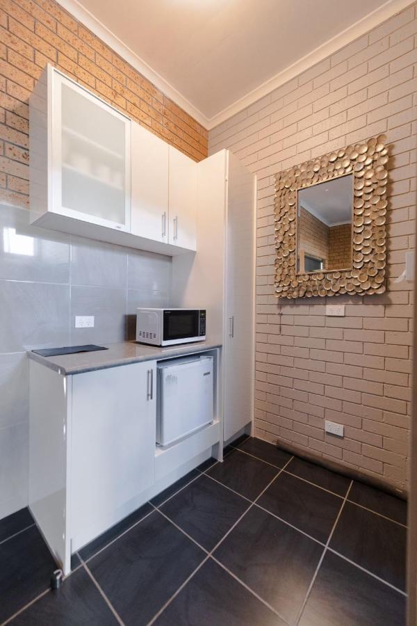 Colac Mid City Motor Inn Bagian luar foto