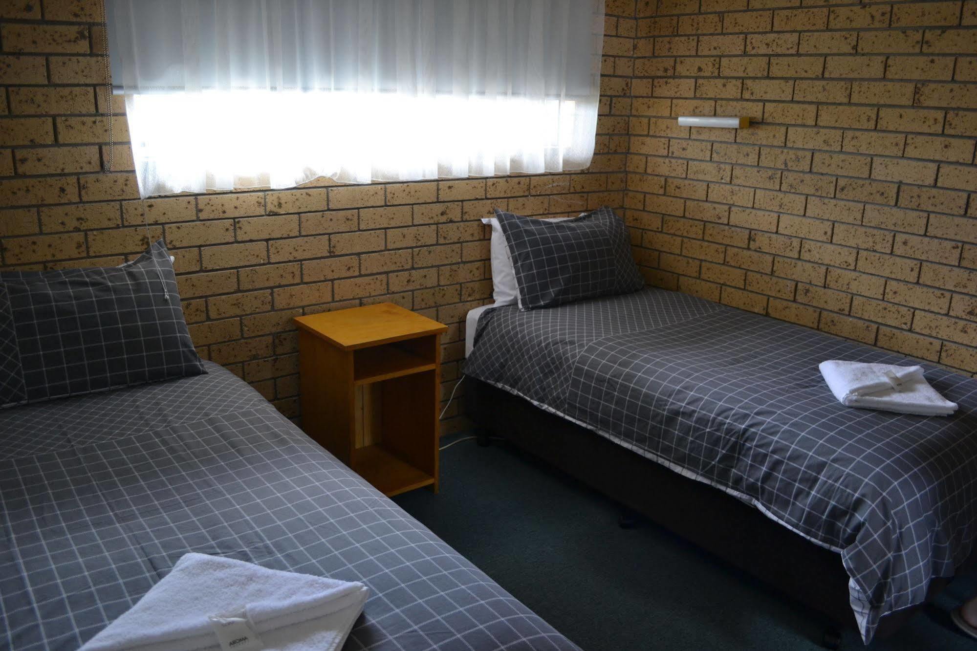 Colac Mid City Motor Inn Bagian luar foto