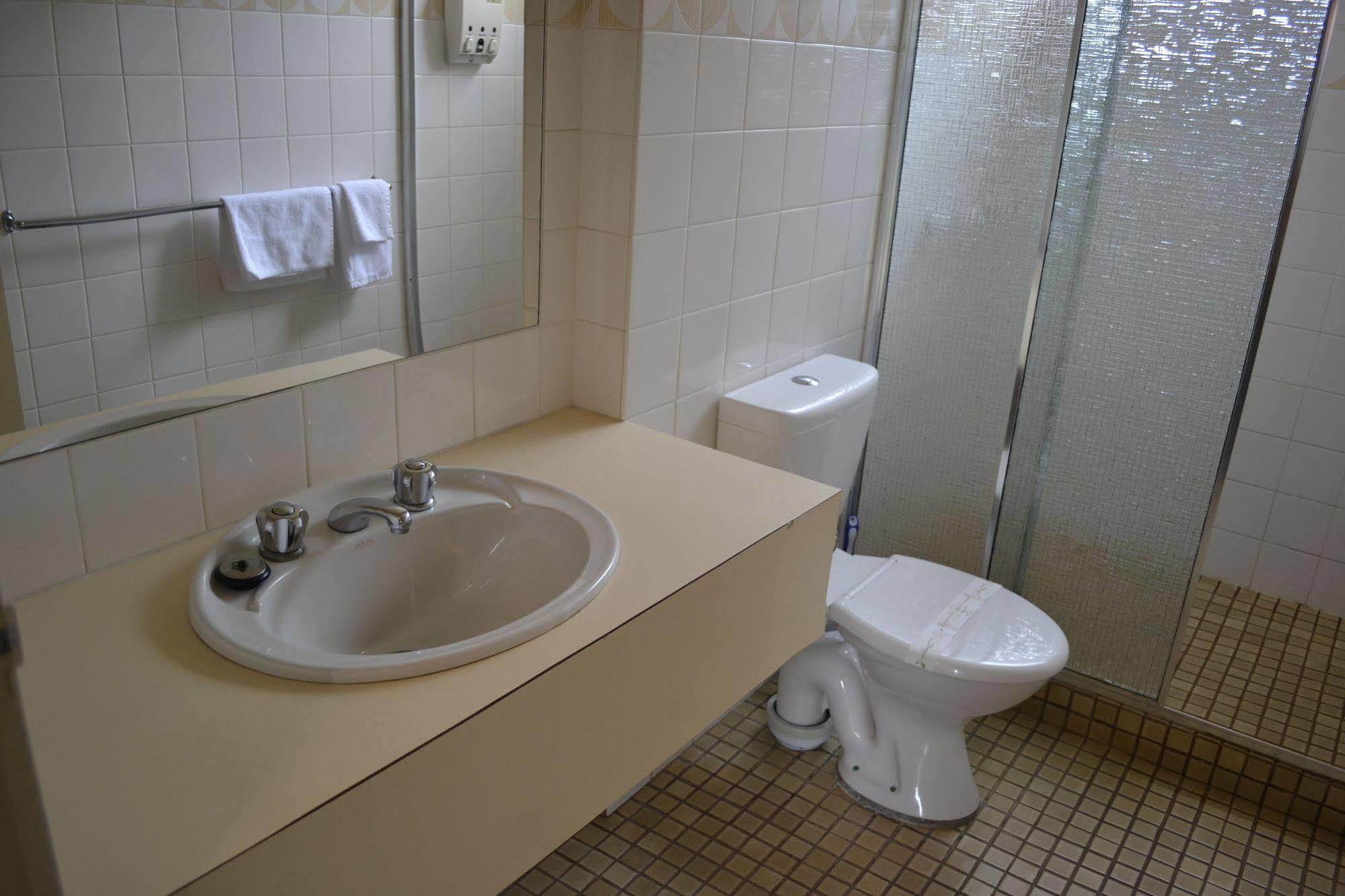 Colac Mid City Motor Inn Bagian luar foto
