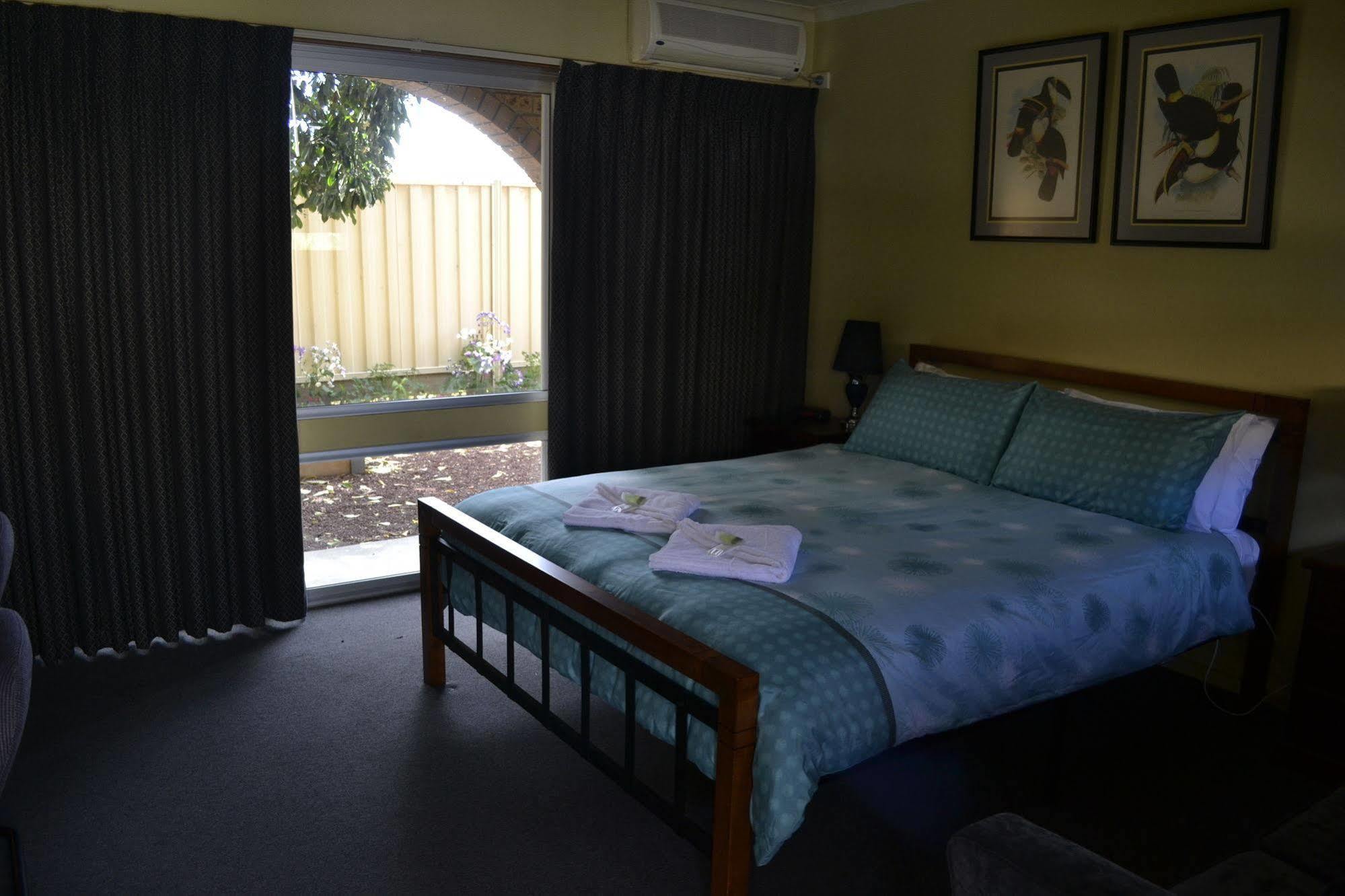 Colac Mid City Motor Inn Bagian luar foto