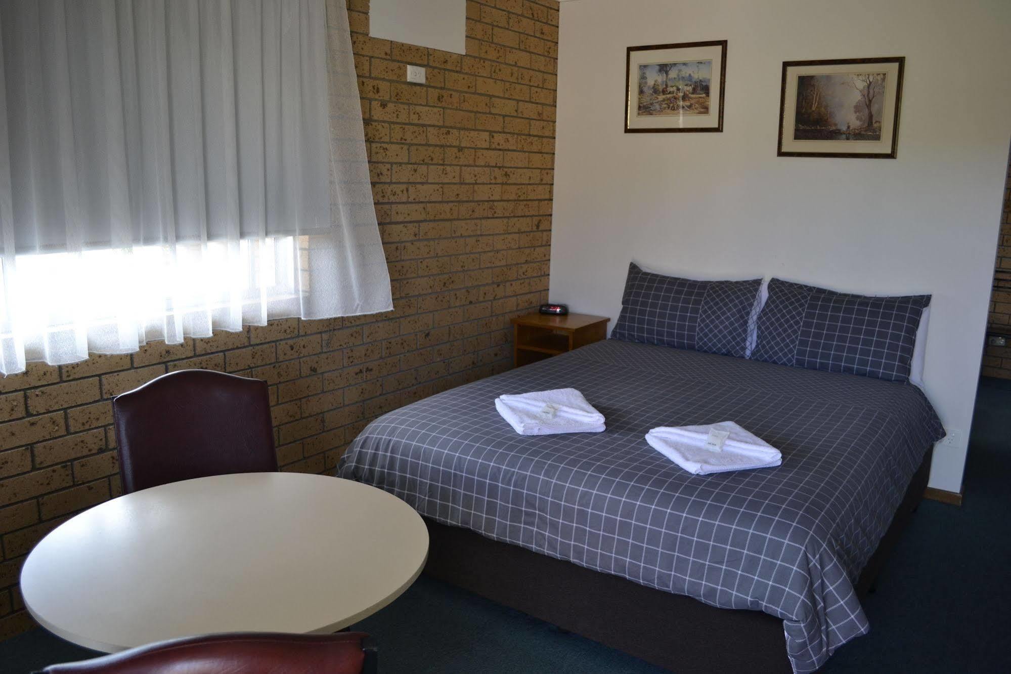 Colac Mid City Motor Inn Bagian luar foto