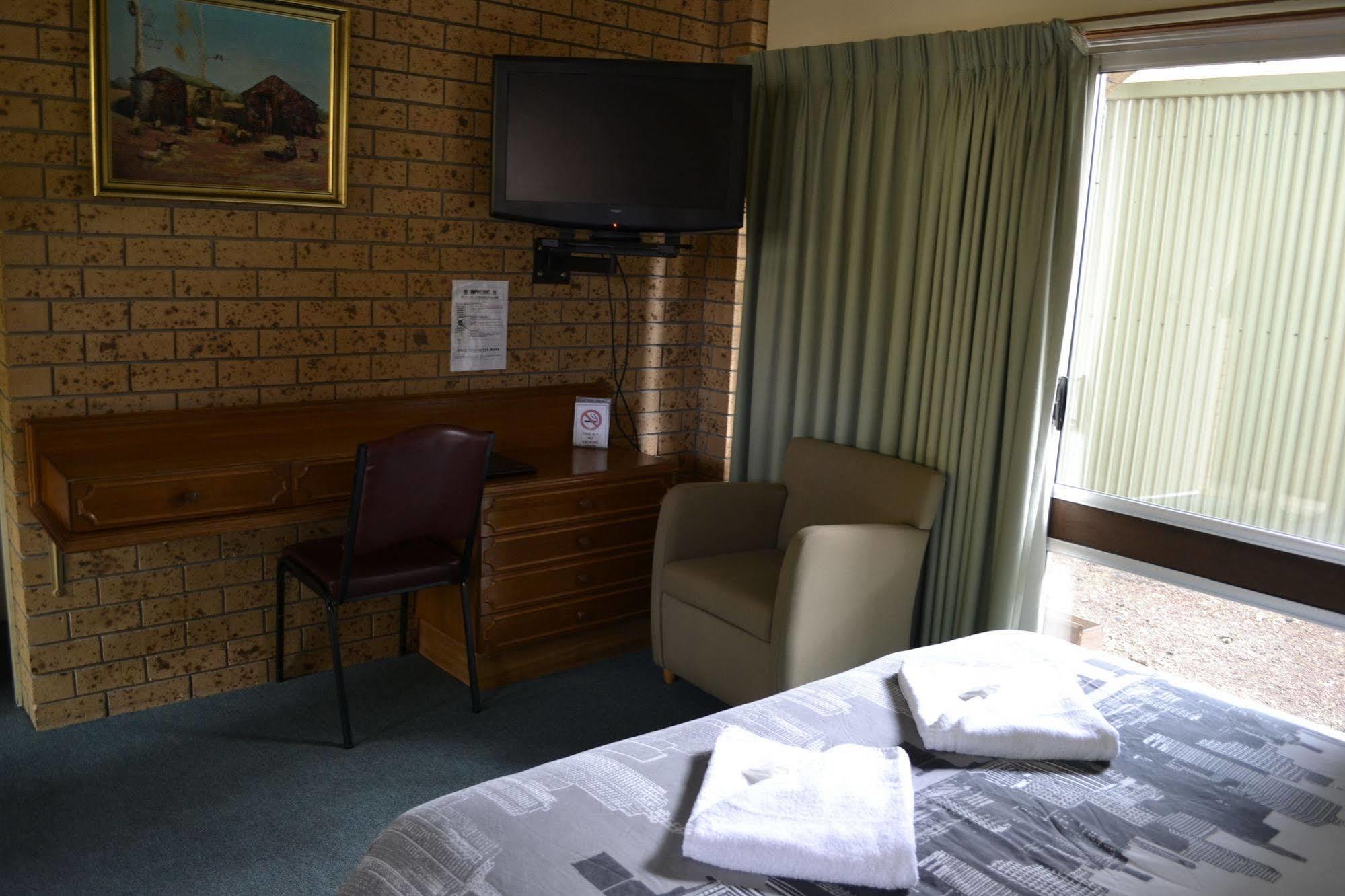 Colac Mid City Motor Inn Bagian luar foto
