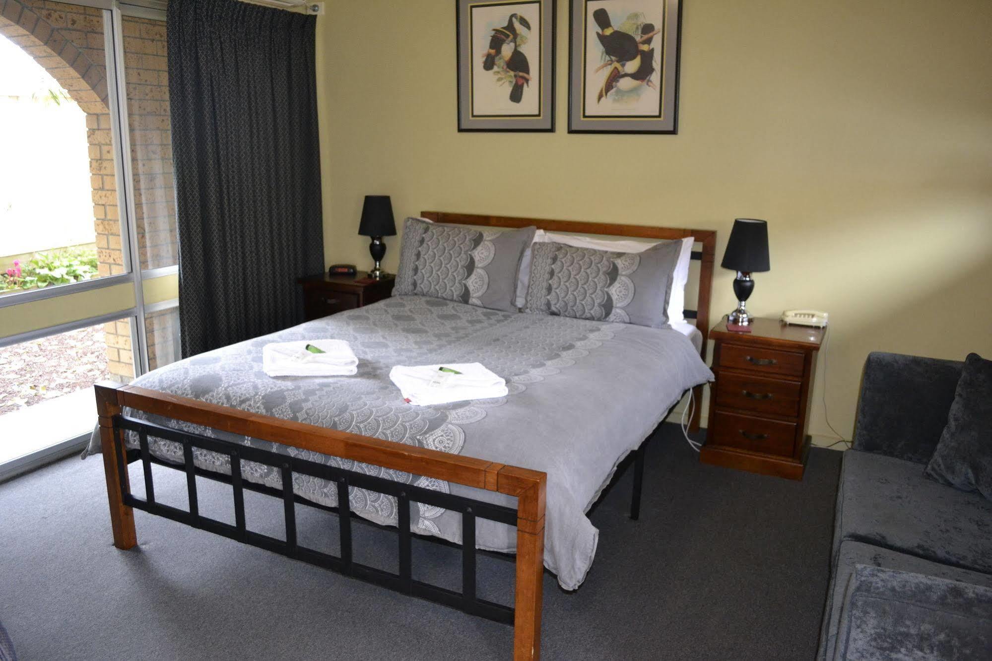 Colac Mid City Motor Inn Bagian luar foto