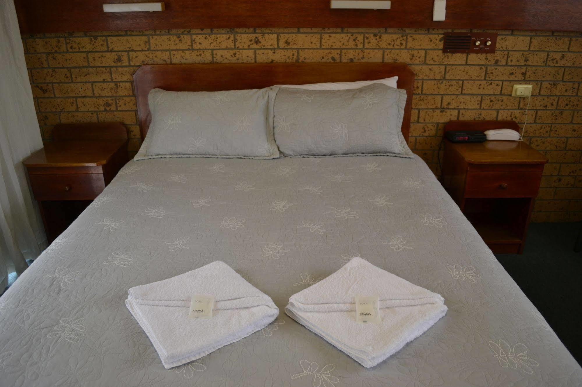 Colac Mid City Motor Inn Bagian luar foto