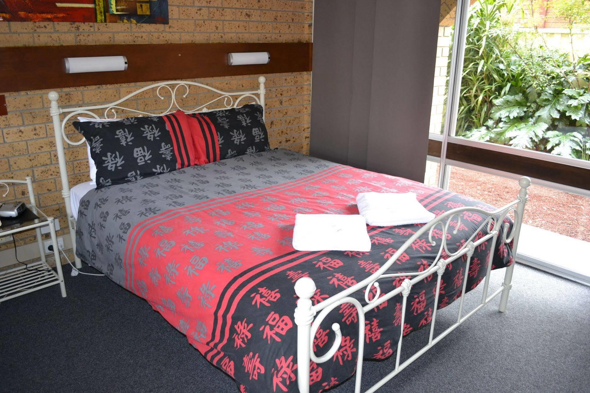 Colac Mid City Motor Inn Bagian luar foto